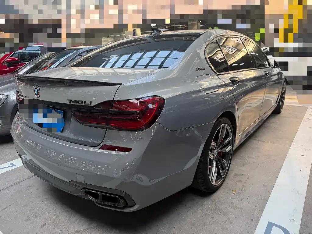 BMW 7 Series — миниатюра 17