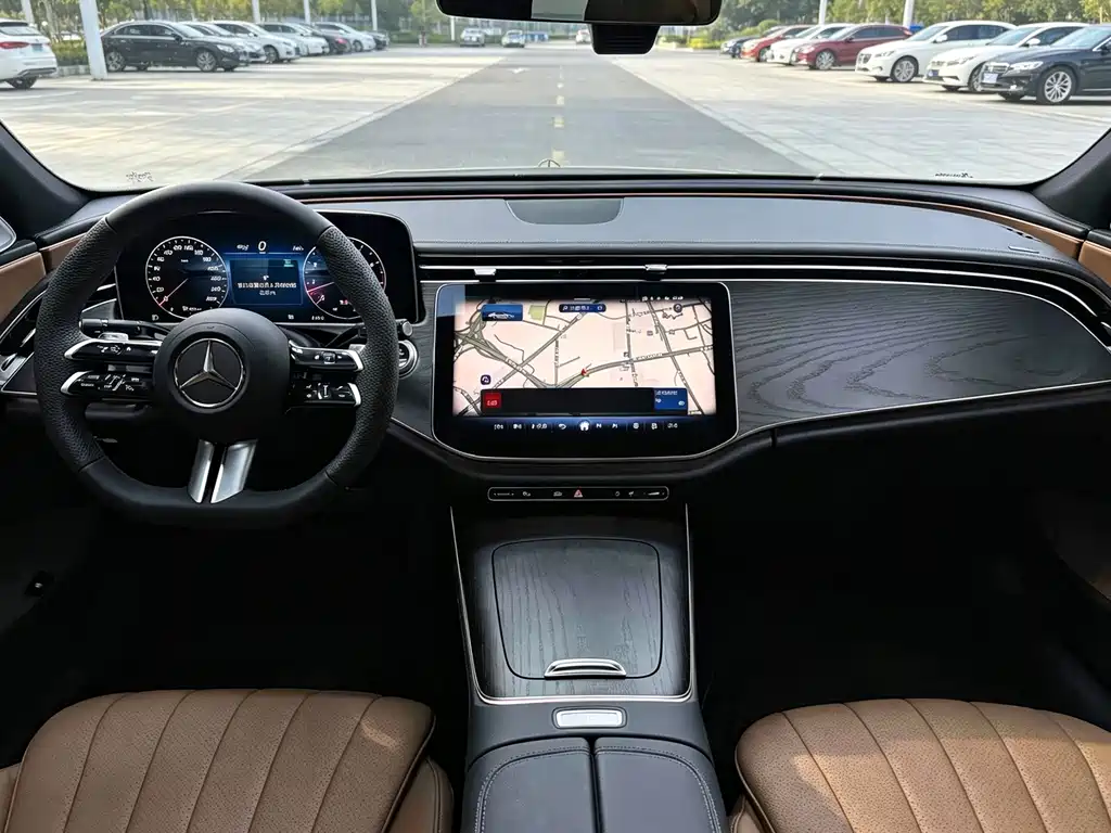 Mercedes-Benz E-Class — миниатюра 8