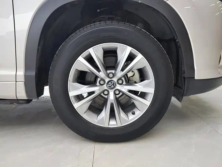 Toyota Highlander — миниатюра 6