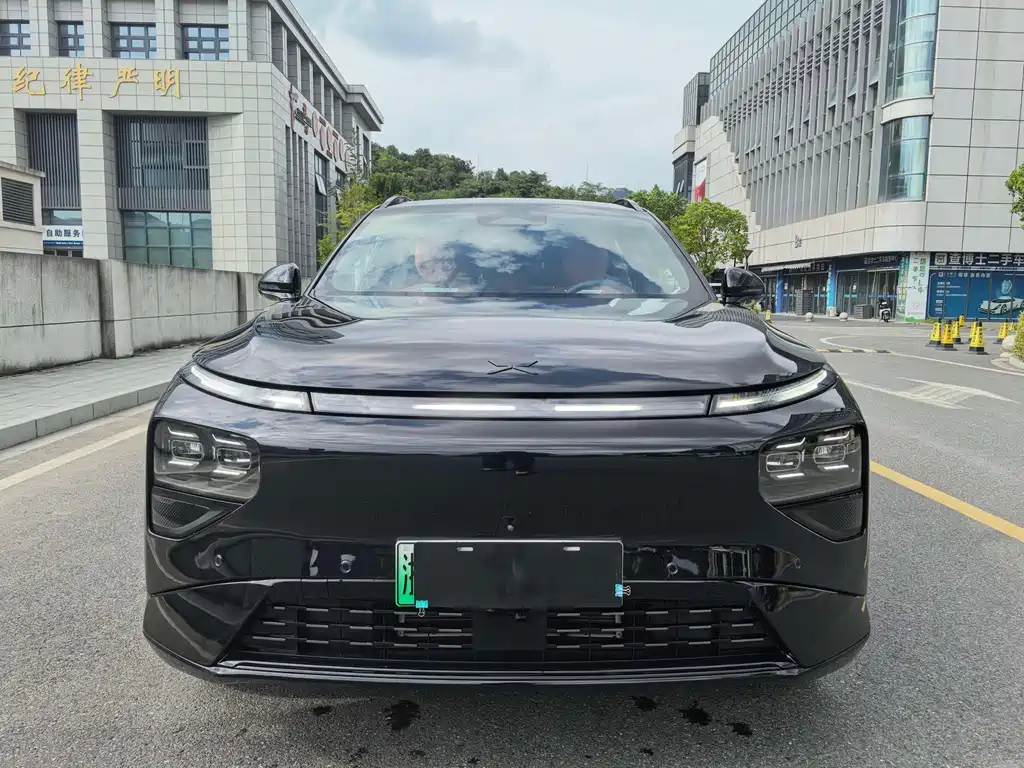 XPeng G9 — миниатюра 2