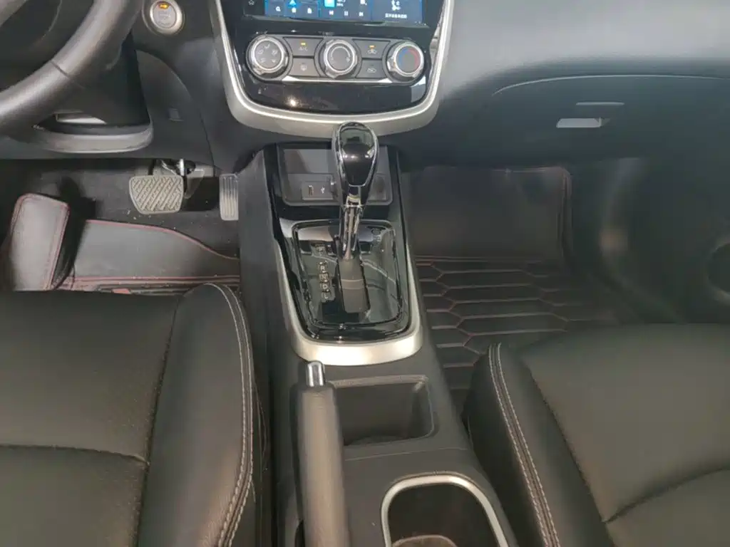 Nissan Tiida — миниатюра 14