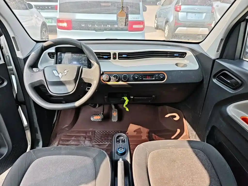Wuling MINIEV — миниатюра 10