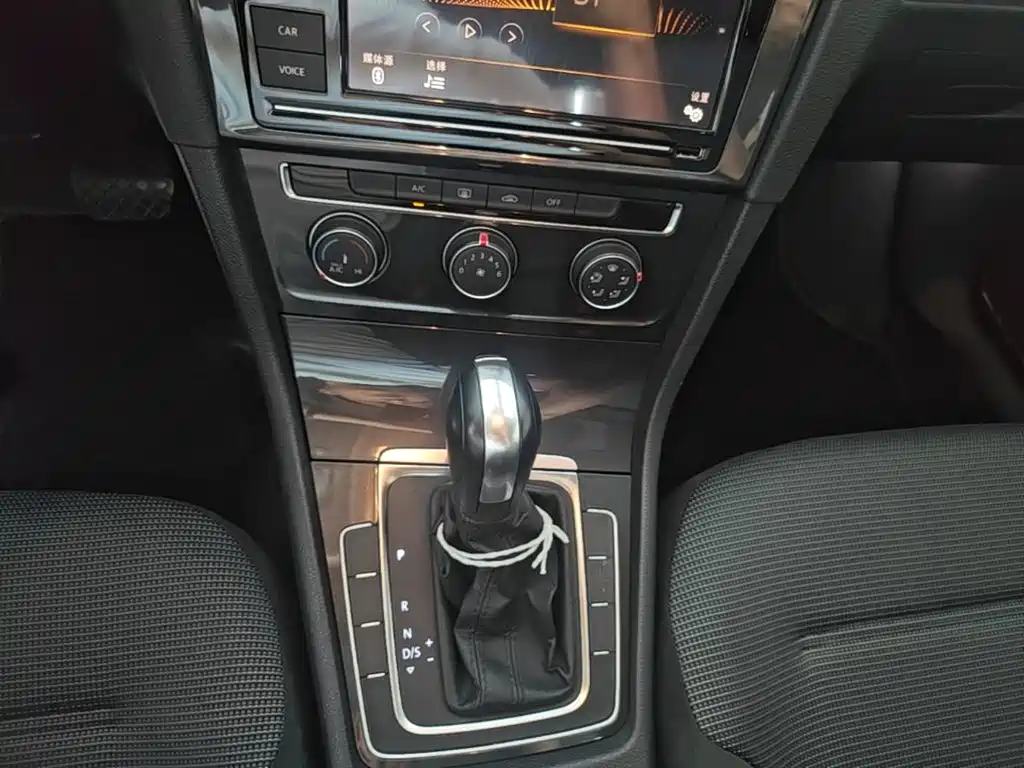 Volkswagen Golf — миниатюра 14