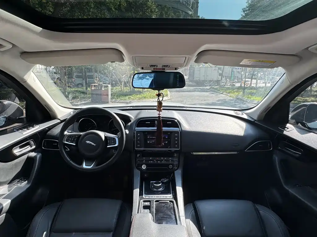 Jaguar F-PACE — миниатюра 10