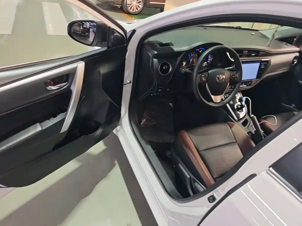 Toyota Corolla Hybrid — миниатюра 16