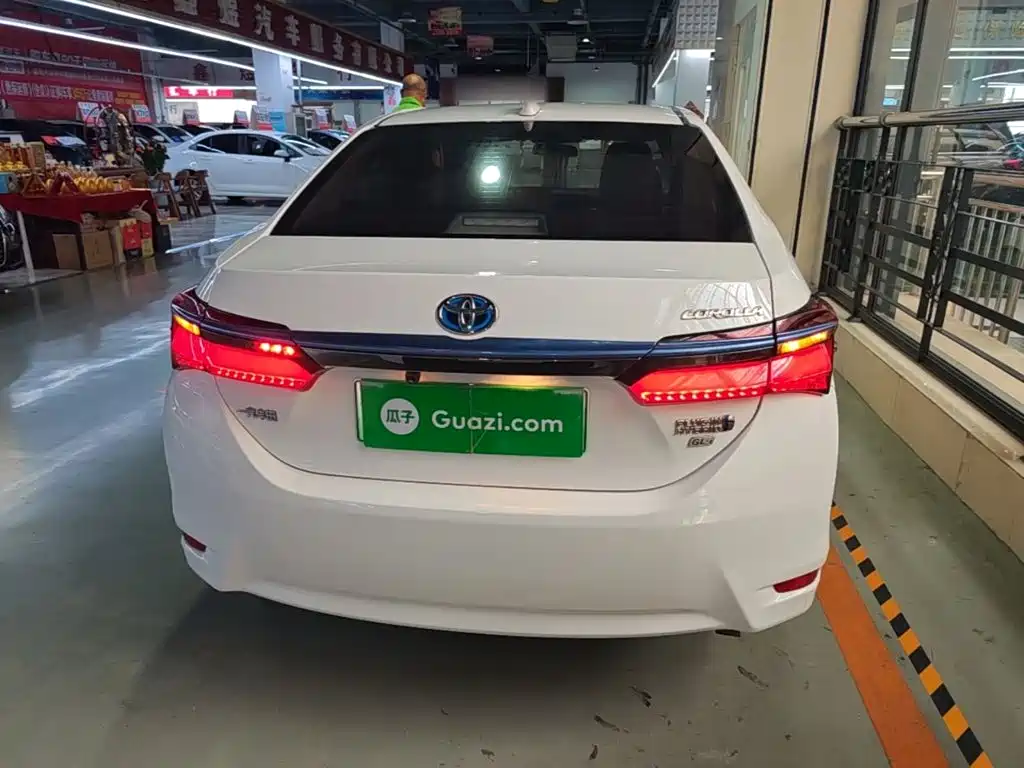 Toyota Corolla Hybrid — миниатюра 6
