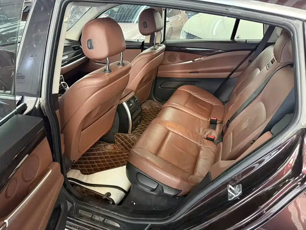 BMW 5 Series GT — миниатюра 5