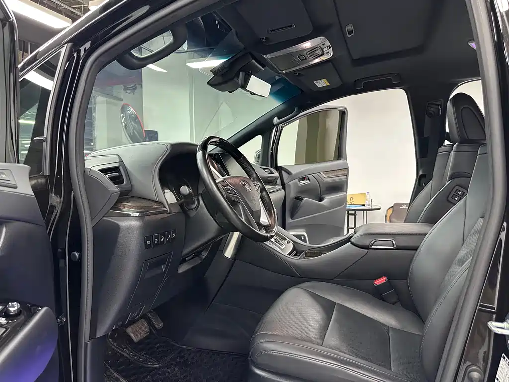 Toyota Vellfire — миниатюра 13