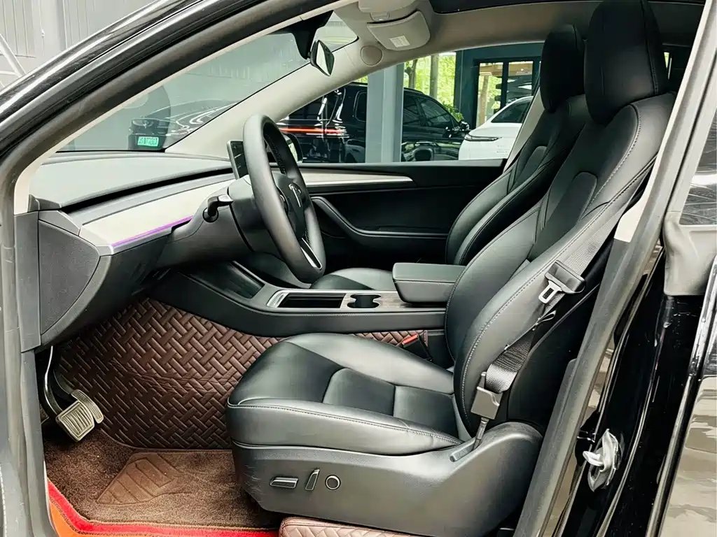 Tesla Model Y — миниатюра 12