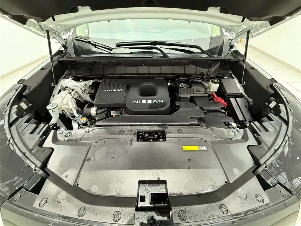 NISSAN EXPLORING THE LAND