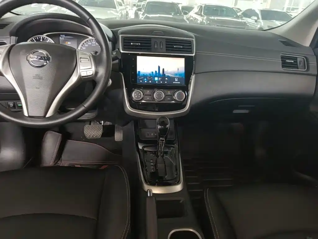 Nissan Tiida — миниатюра 13