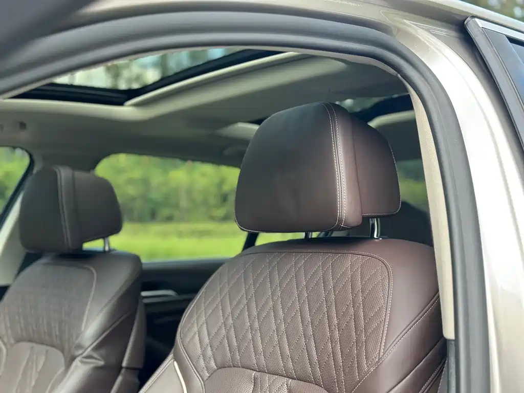 BMW 5 Series New Energy — миниатюра 12
