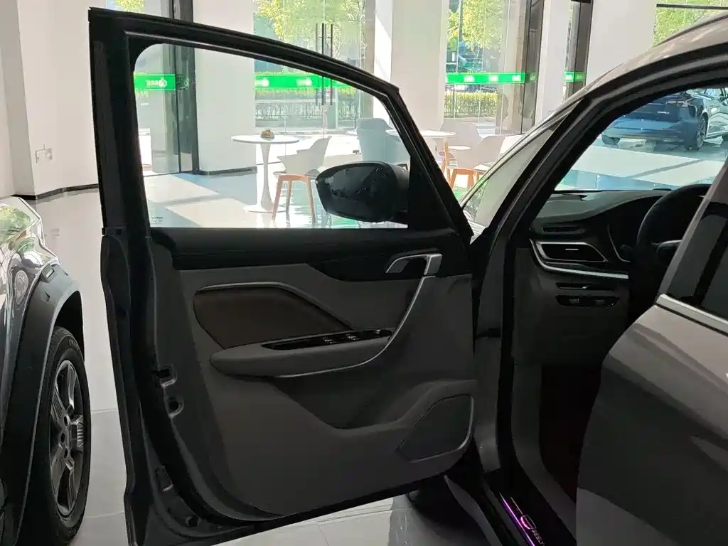 Geely Jia Ji New Energy — миниатюра 8