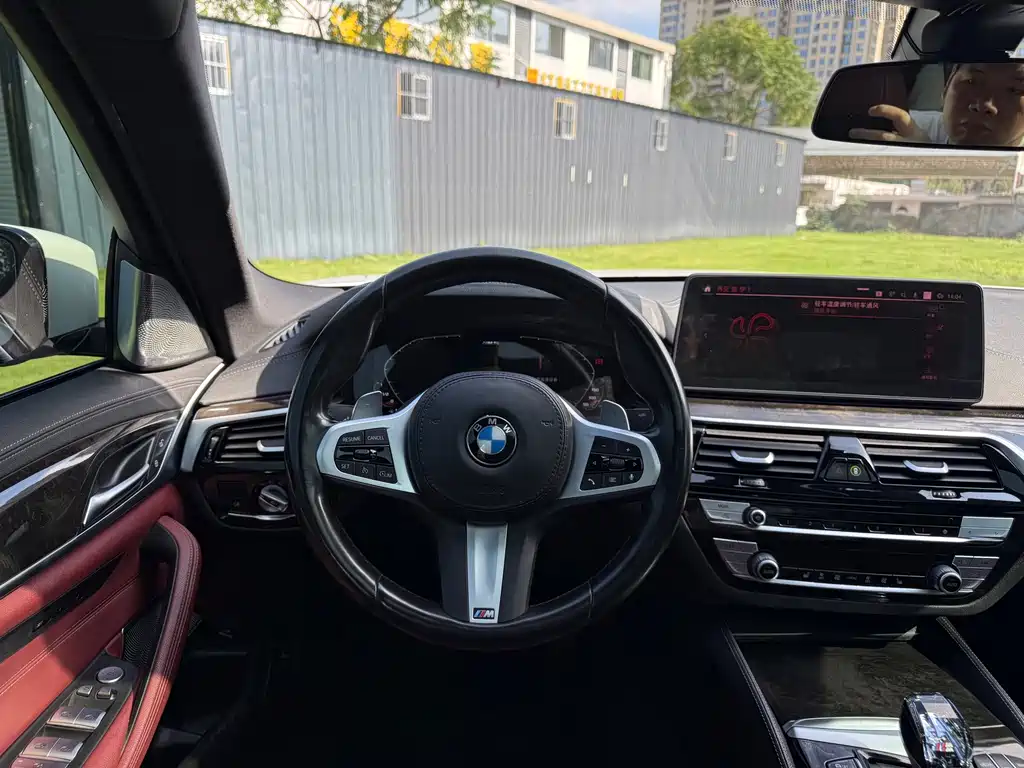 BMW 5 Series — миниатюра 10
