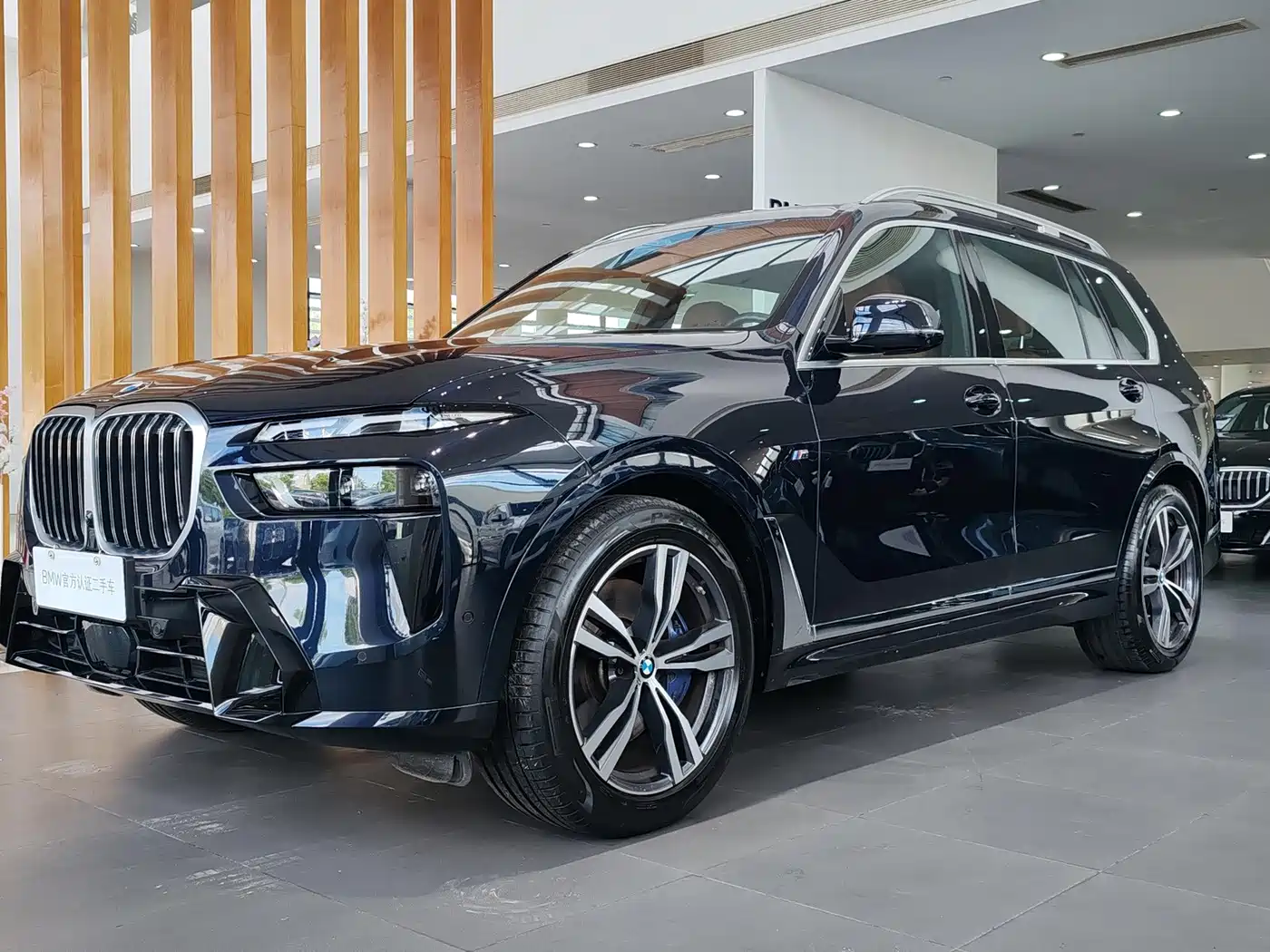 宝马X7 2024款 xDrive40i 尊享型M运动套装 2025