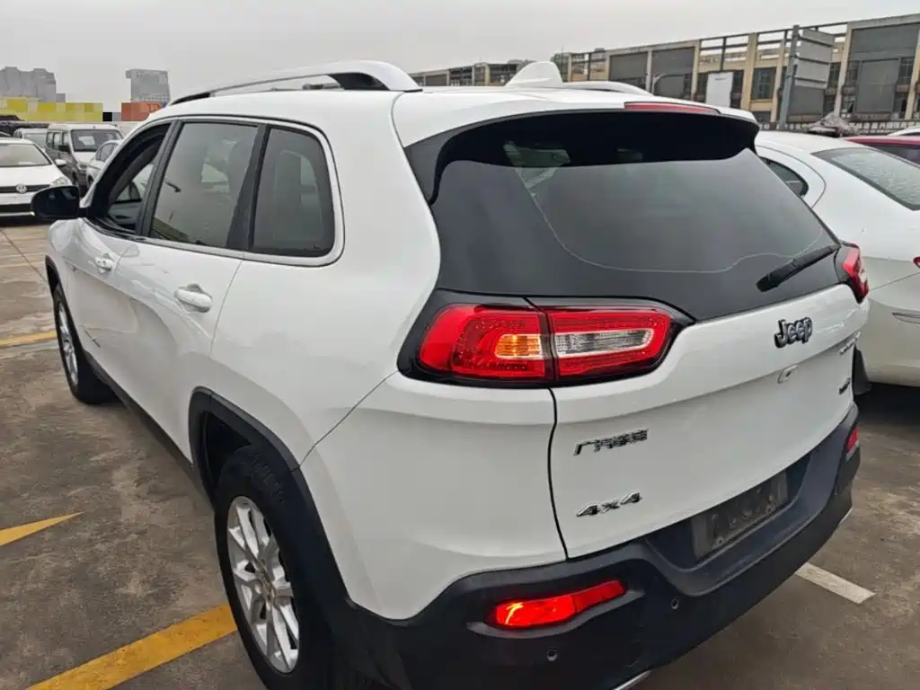 Jeep Cherokee — миниатюра 5