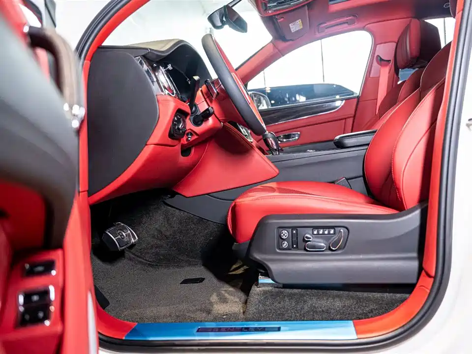 Bentley Bentayga 4.0T V8, фото 7