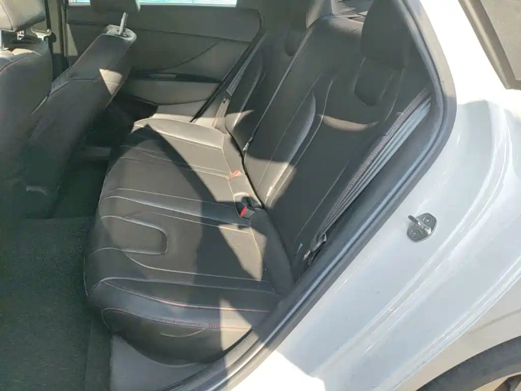 Hyundai Elantra — миниатюра 17