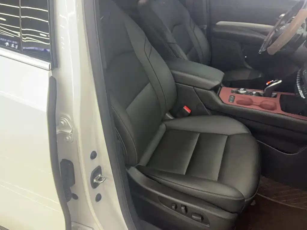 Cadillac XT4 — миниатюра 5