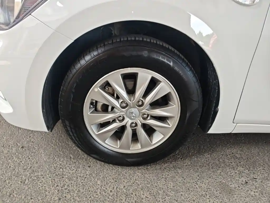 Hyundai Elantra — миниатюра 23