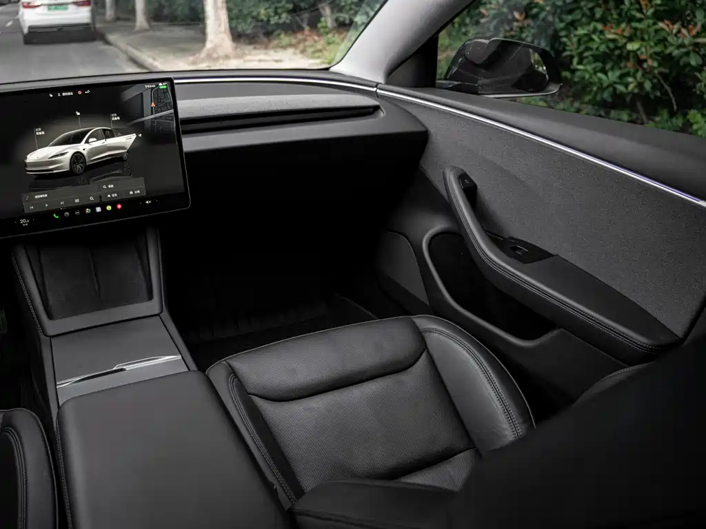 Tesla Model 3 — миниатюра 12