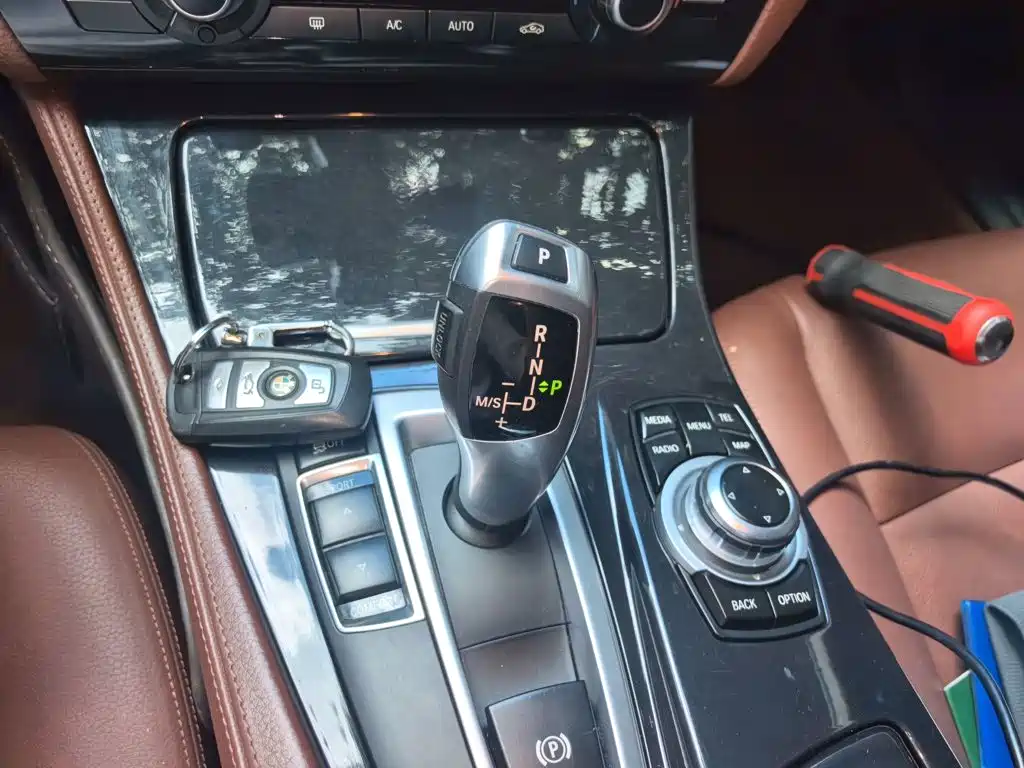 BMW 5 Series — миниатюра 10