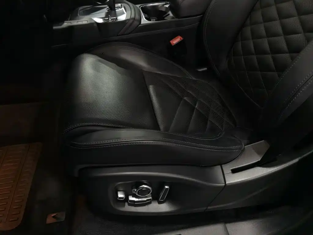 Jaguar E-PACE — миниатюра 20