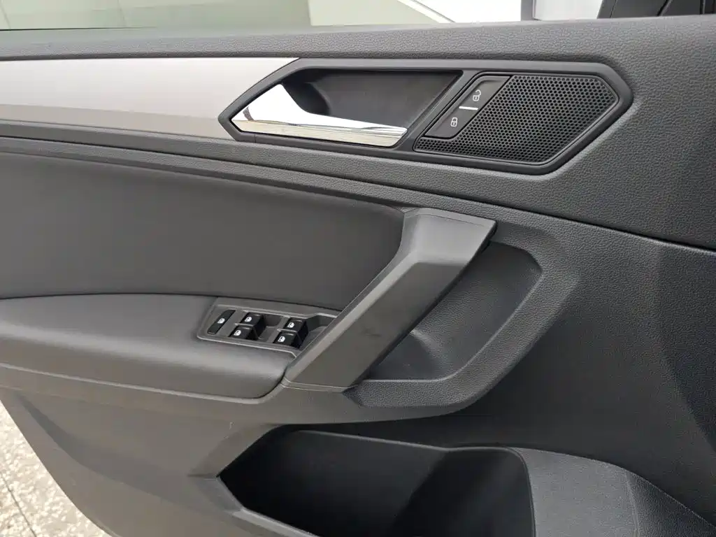 Volkswagen Tiguan L — миниатюра 8