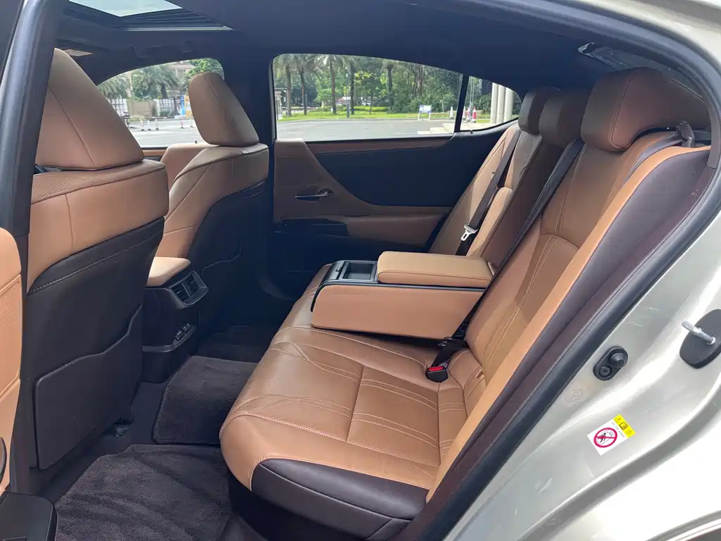 Lexus ES — миниатюра 10