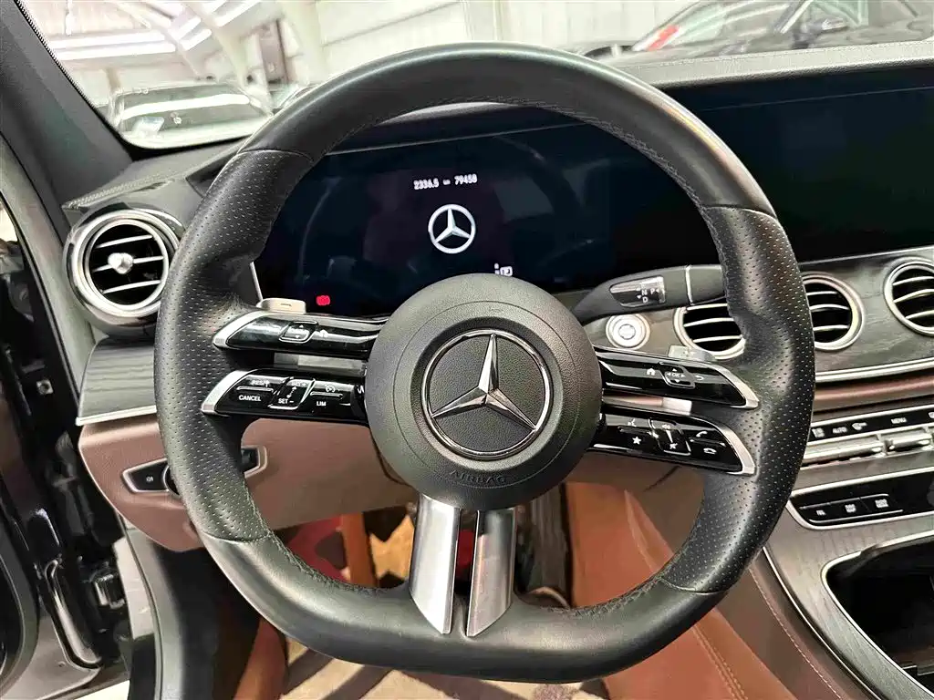 Mercedes-Benz E-Class — миниатюра 7