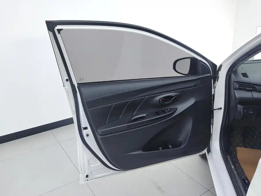 Toyota Yaris L — миниатюра 7