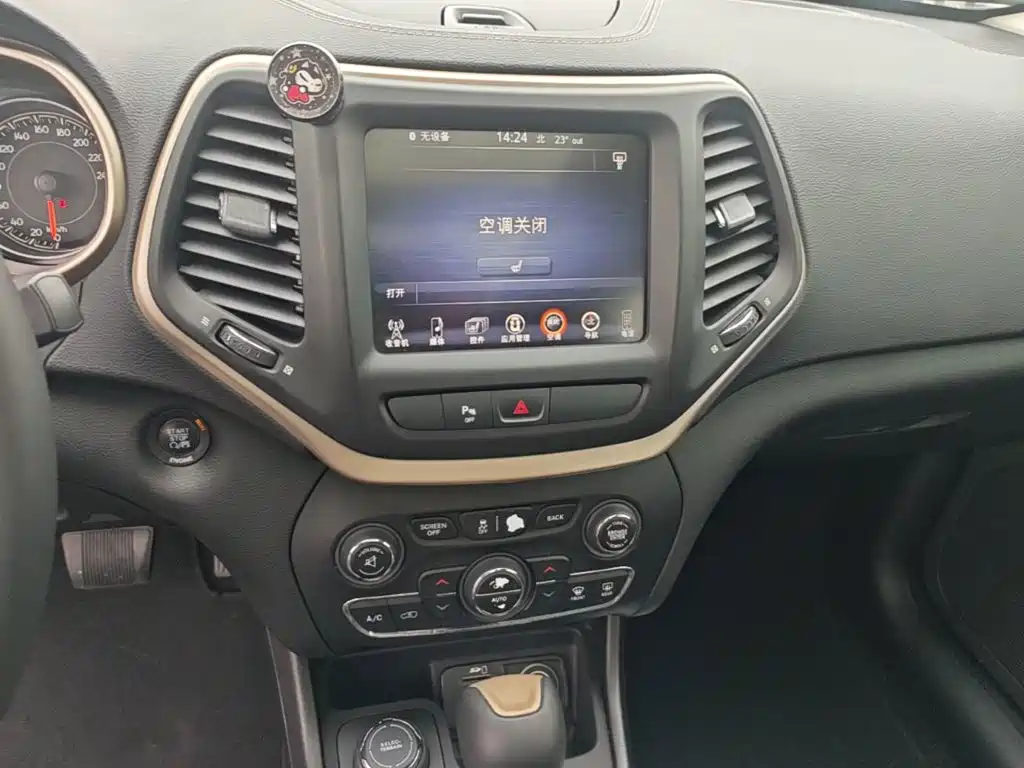 Jeep Cherokee — миниатюра 13