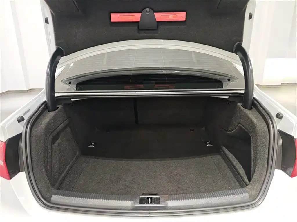 Audi A4L — миниатюра 9