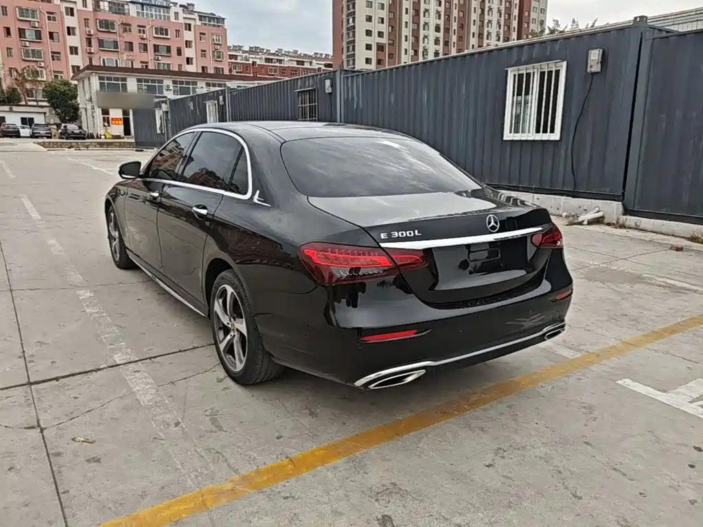 Mercedes-Benz E-Class — миниатюра 5