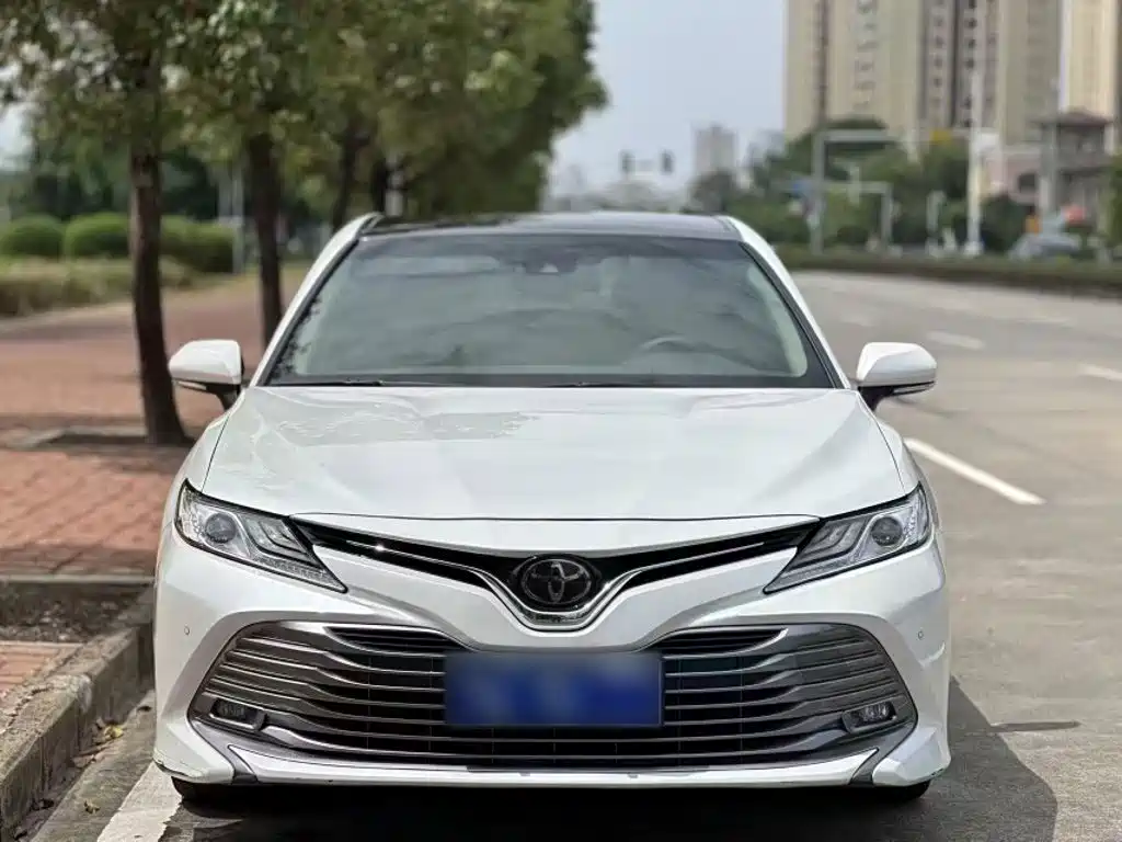Toyota Camry — миниатюра 23