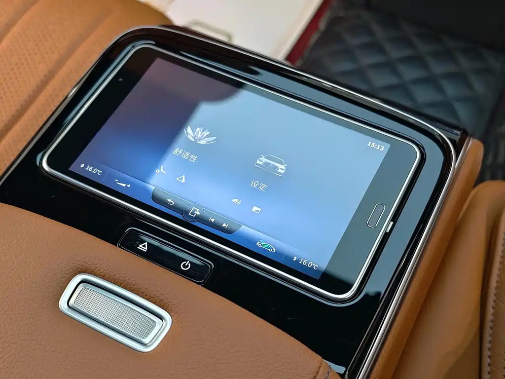 Mercedes-Benz S-Class — миниатюра 13