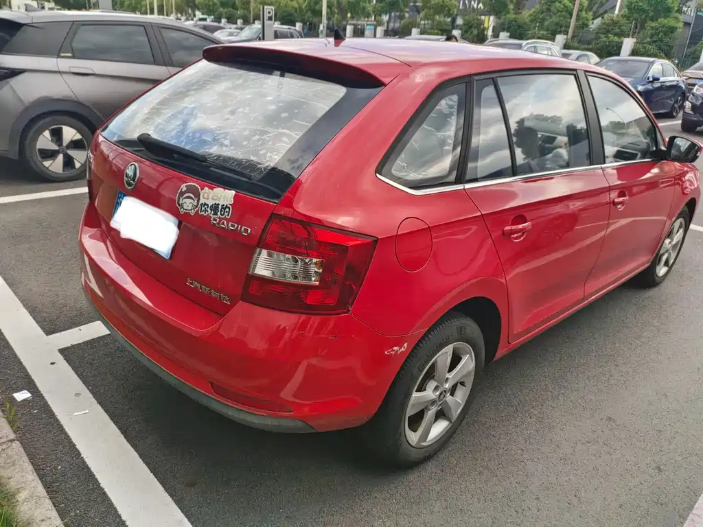 Skoda Rapid Spaceback — миниатюра 6