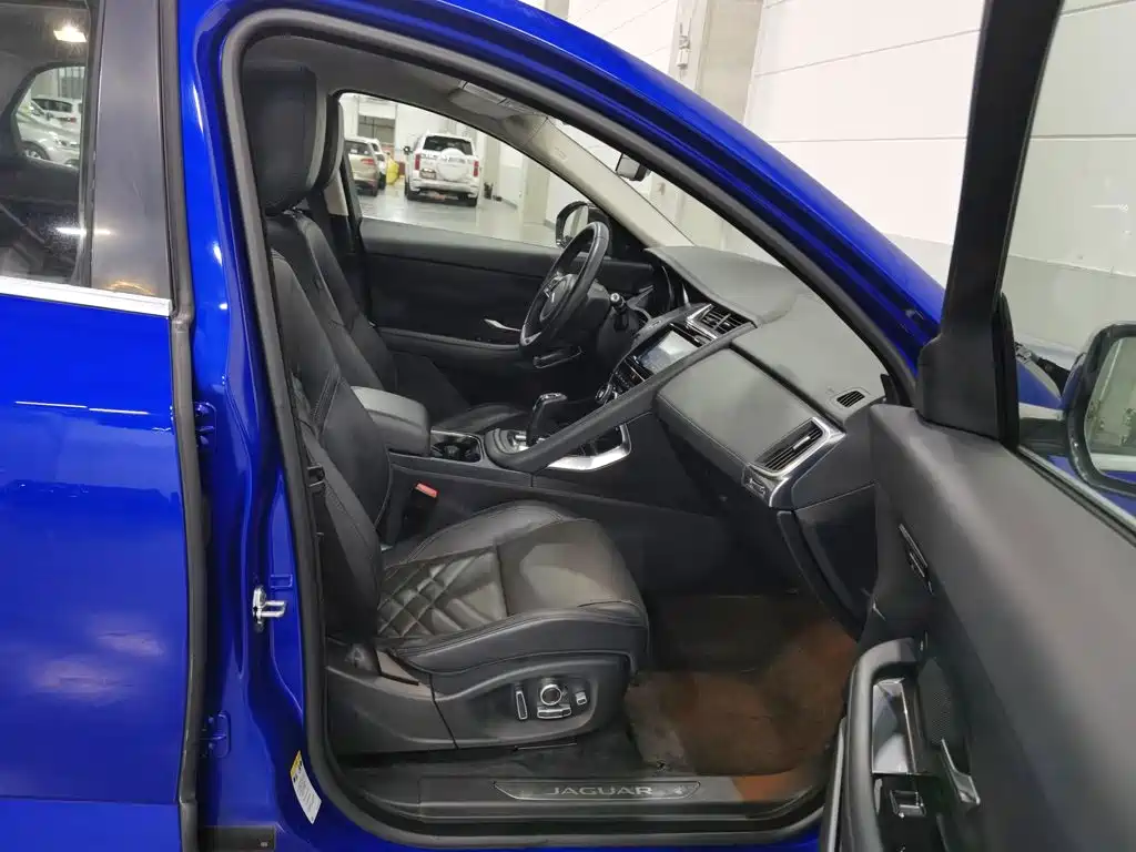 Jaguar E-PACE — миниатюра 23