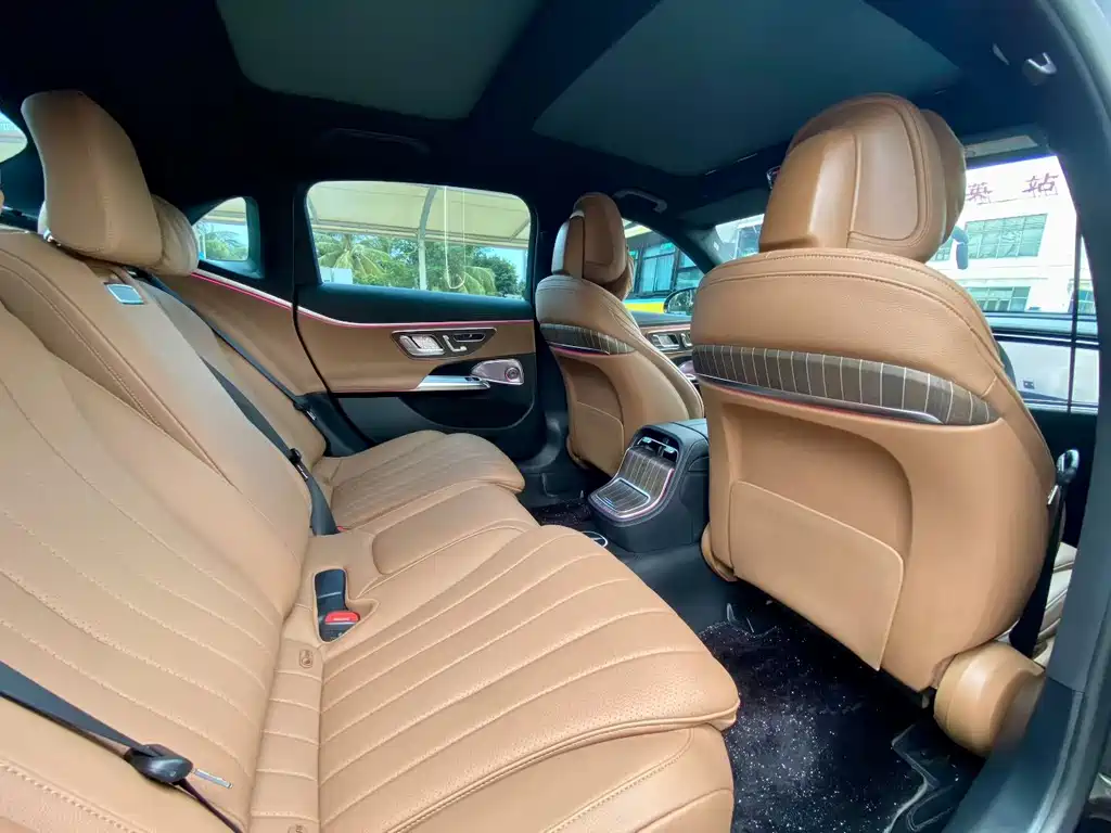 Mercedes-Benz E-Class — миниатюра 9