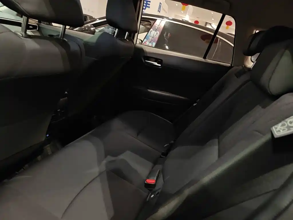 Toyota Corolla Cross — миниатюра 17