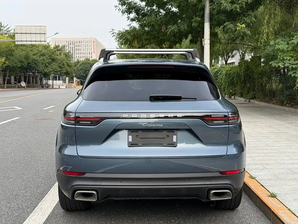Porsche Cayenne — миниатюра 10