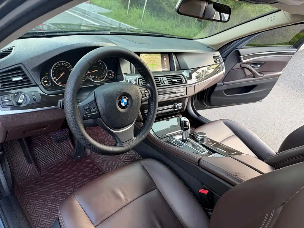 BMW 5 Series — миниатюра 10