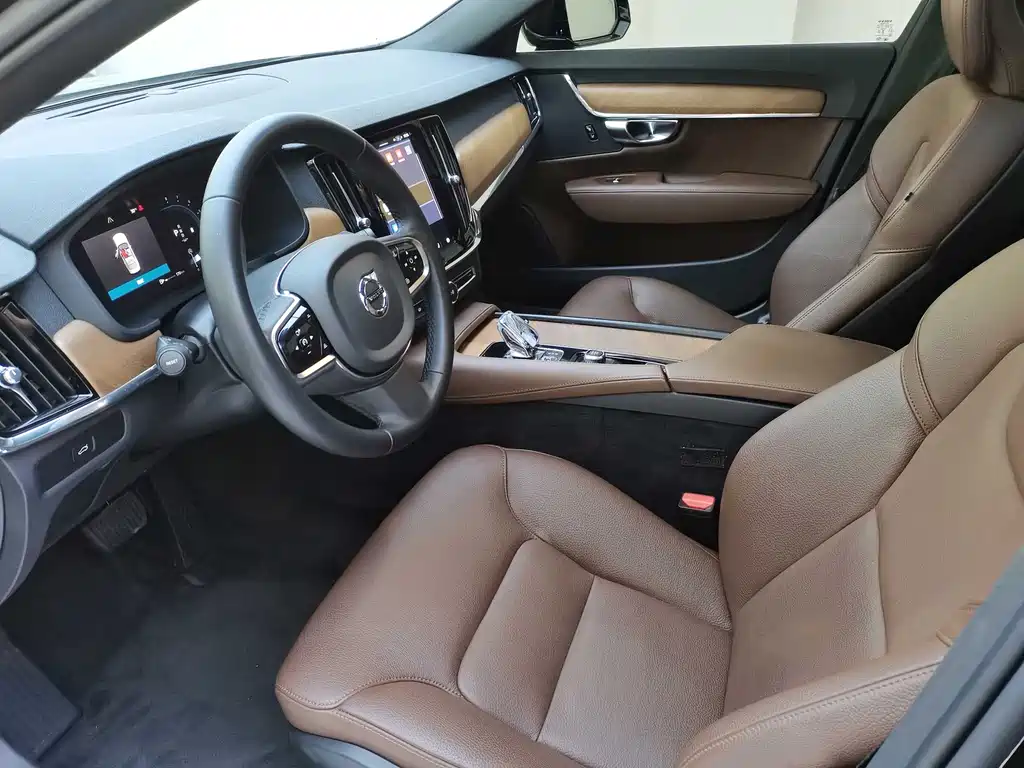 Volvo S90 2024 B5 Luxury