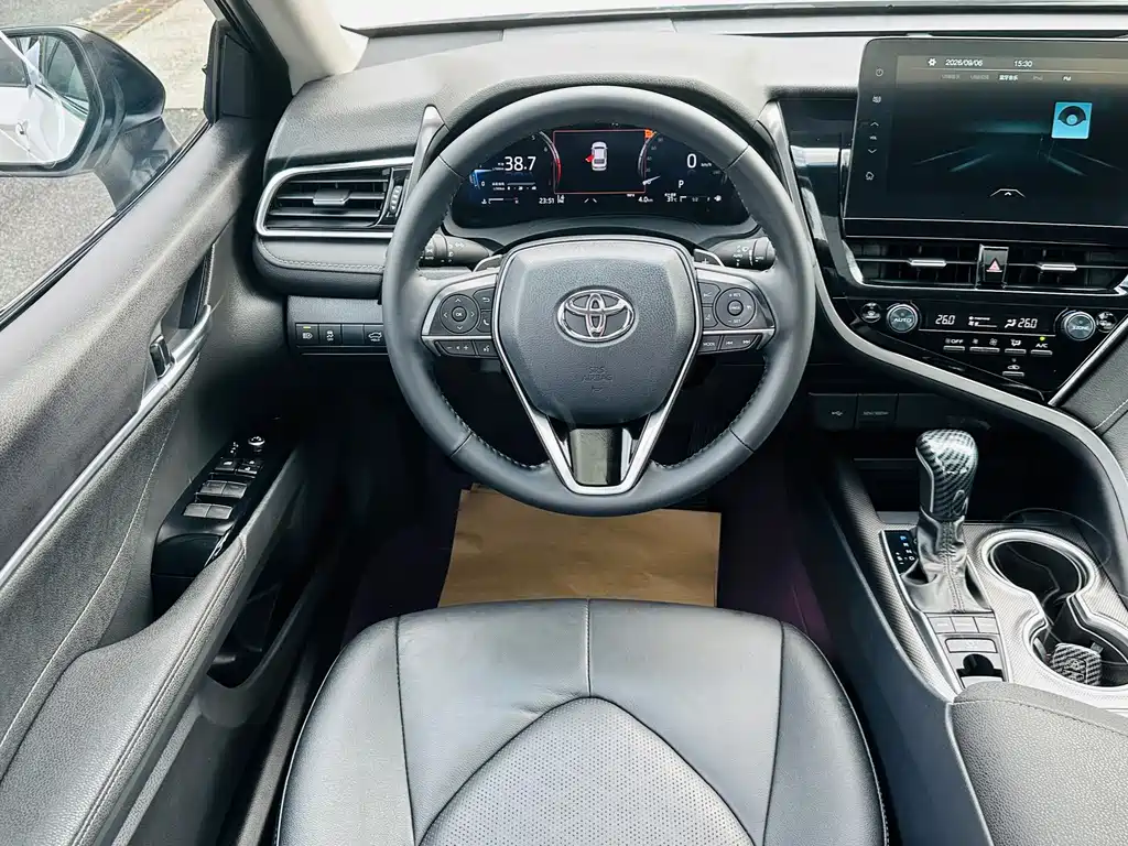 Toyota Camry — миниатюра 19