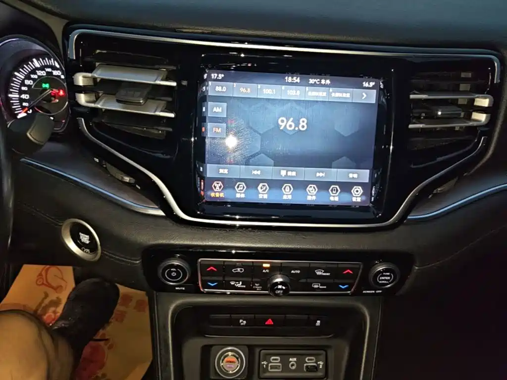 Jeep Grand Commander — миниатюра 13