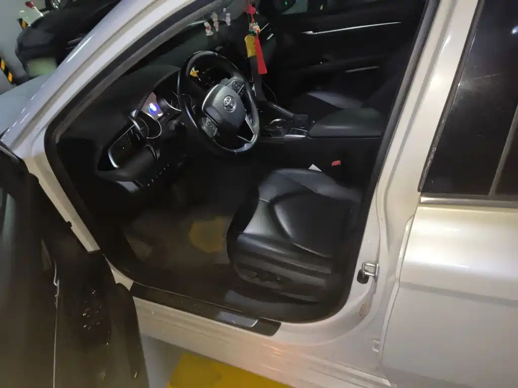 Toyota Camry — миниатюра 11
