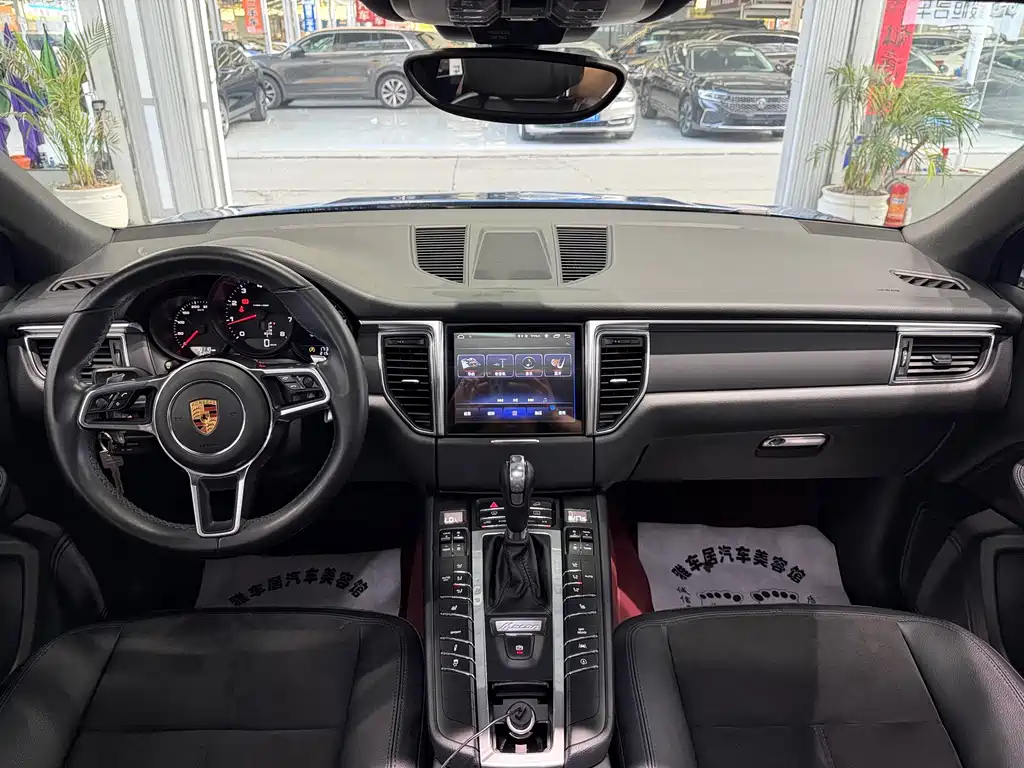 Porsche Macan — миниатюра 4