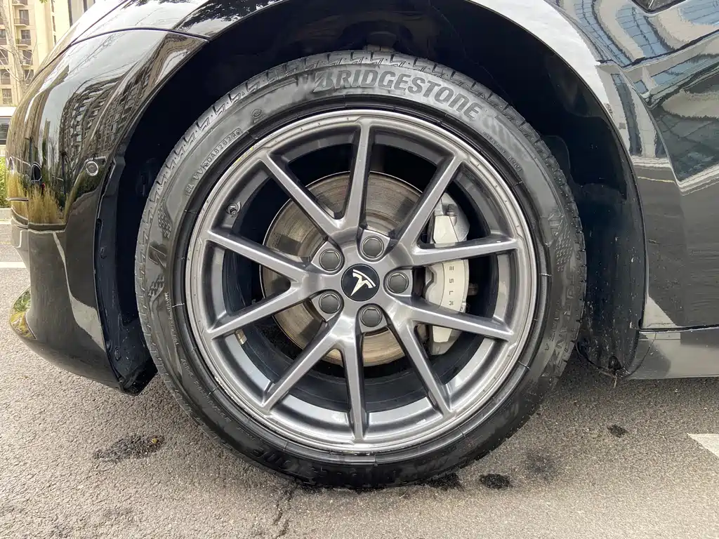 Tesla Model 3 — миниатюра 17