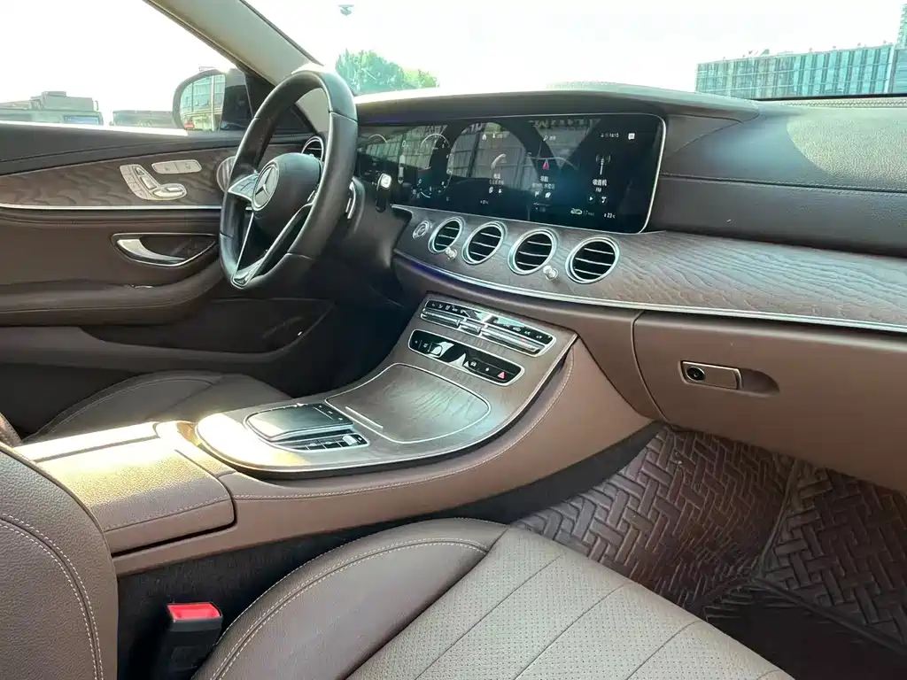 Mercedes-Benz E-Class — миниатюра 10