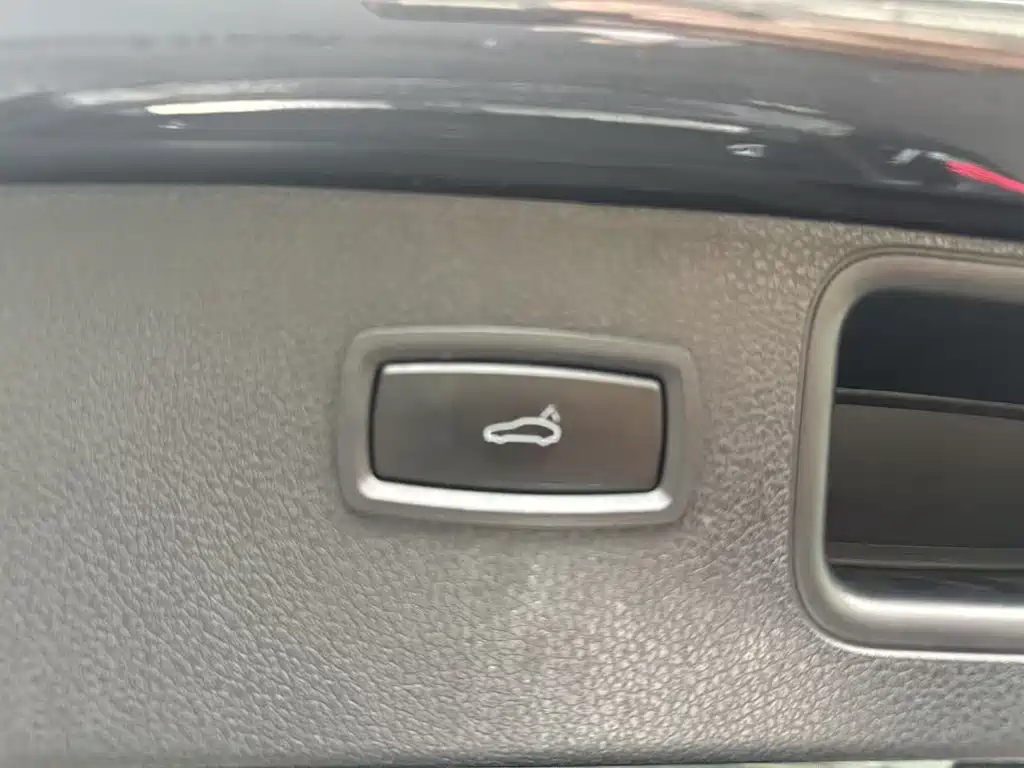 Porsche Macan — миниатюра 12
